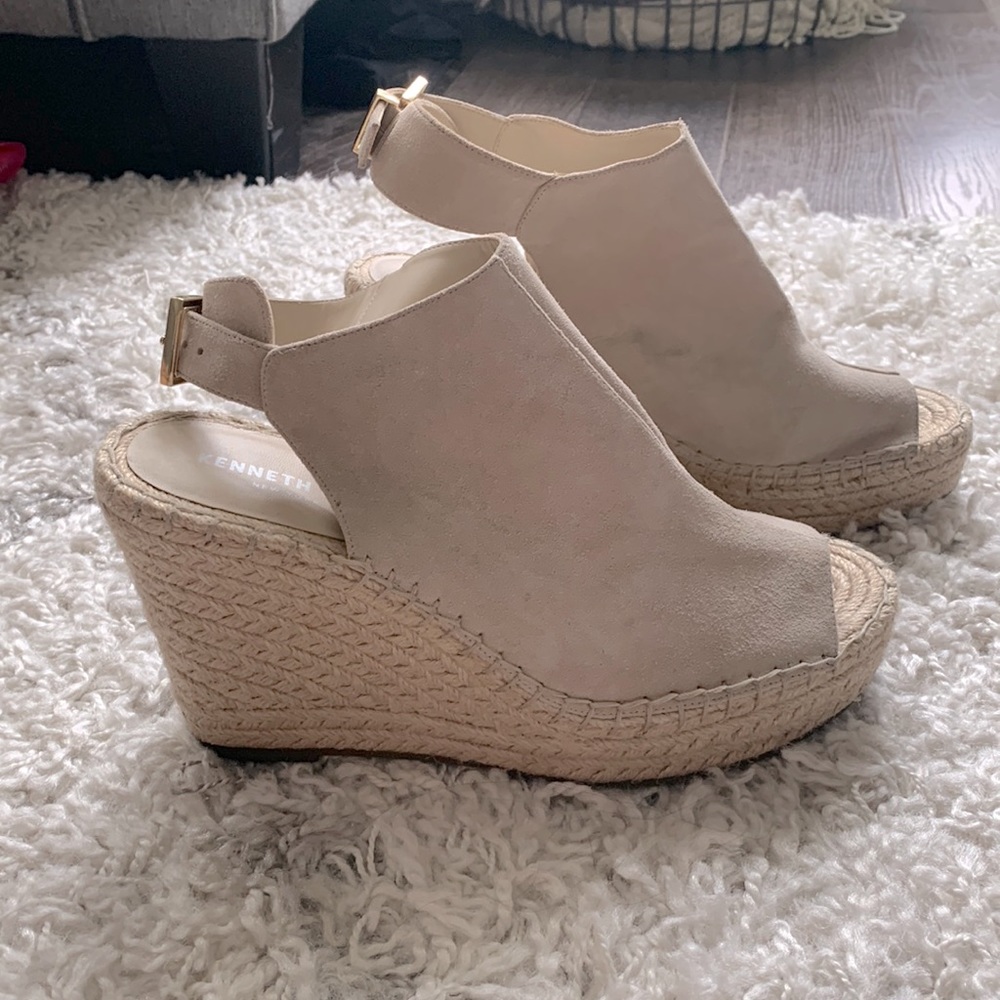 Kenneth Cole beige suede wedges NWOT